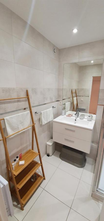 Le Lodge, T2 Classe 3 Etoiles Avec Jardin, Parking, Piscine & Mer A 2 Pas マントン エクステリア 写真