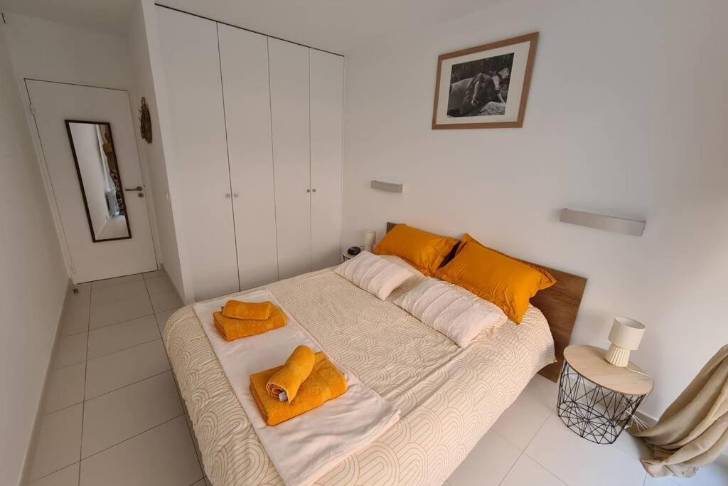 Le Lodge, T2 Classe 3 Etoiles Avec Jardin, Parking, Piscine & Mer A 2 Pas マントン エクステリア 写真