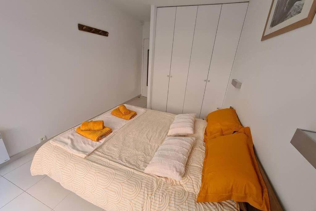 Le Lodge, T2 Classe 3 Etoiles Avec Jardin, Parking, Piscine & Mer A 2 Pas マントン エクステリア 写真